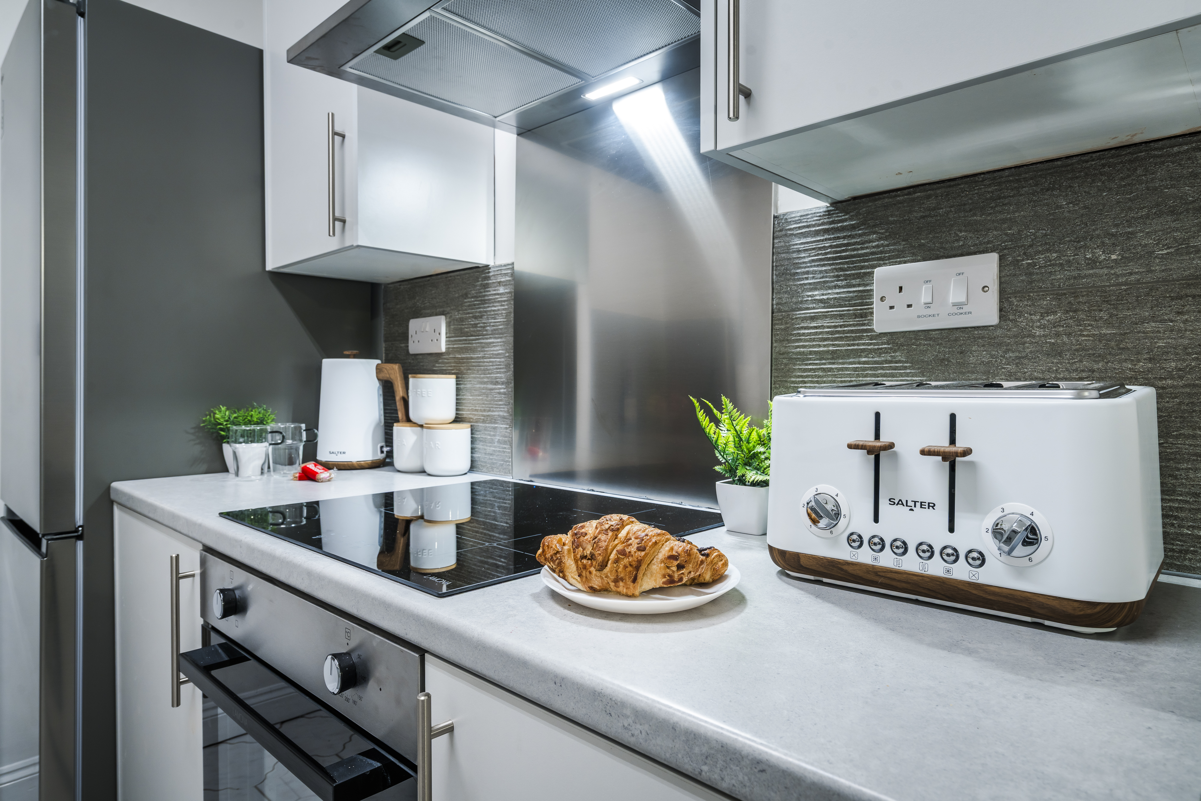 The Heron bathroom - serviced accommodation Stoke-on-Trent